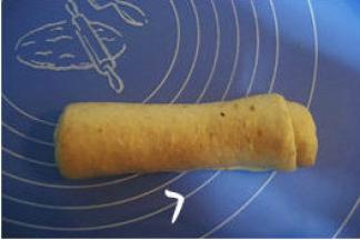 翻面卷起，收口朝下松驰10分钟；