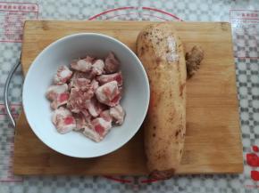 排骨剁成小块洗净血水