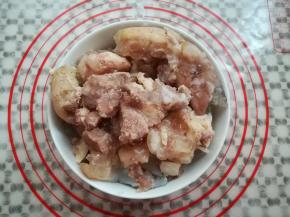 猪脚从冰箱中取出回温