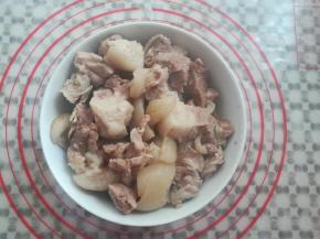 猪脚的肉捞出备用