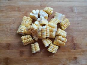 玉米切成小块