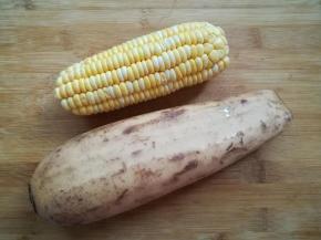 准备好需要莲藕和玉米