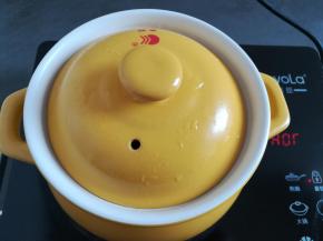 盖上盖子中火煲30分钟