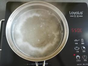 继续大火煮开凉粉2分钟