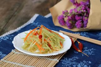 如果是夏天吃可以放冰箱冷藏半小时，口感更好