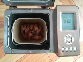 听到面包机烘烤结束的提示音就可以开吃了