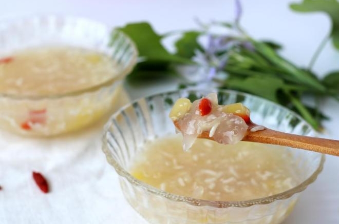 菠萝银耳羹