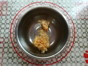 干银耳泡水2小时，一点点的银耳就够了