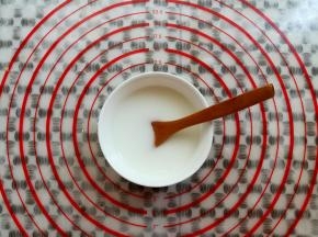 玉米淀粉加40克水勾芡备用