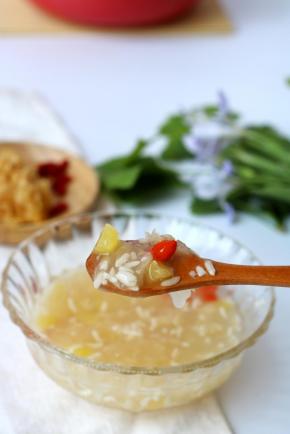 菠萝银耳羹好喝，一不小心就喝了2碗