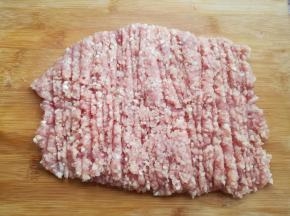 考虑到孩子吃，肉泥我剁的更碎一些