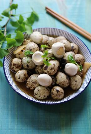 一盘卤好的鹌鹑蛋