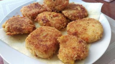 煎好后可以放点自己喜欢的酱料沾着吃！