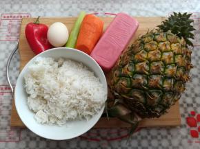 准备好做炒饭需要的材料