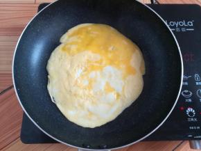 用不粘锅把鸡蛋煎到9分熟