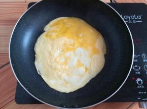 用不粘锅把鸡蛋煎到9分熟