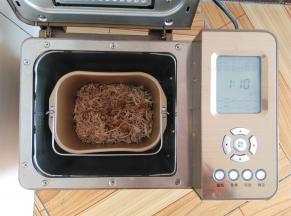 启动面包机的肉松功能