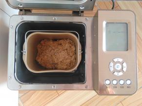 在肉松程序结束前10分钟，加入芝麻