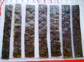 紫菜剪成3cm宽度