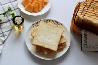 搭配上水果或者是抹一点蜂蜜，早餐就轻易做好了