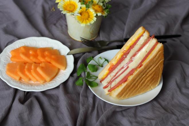 番茄鸡蛋三明治