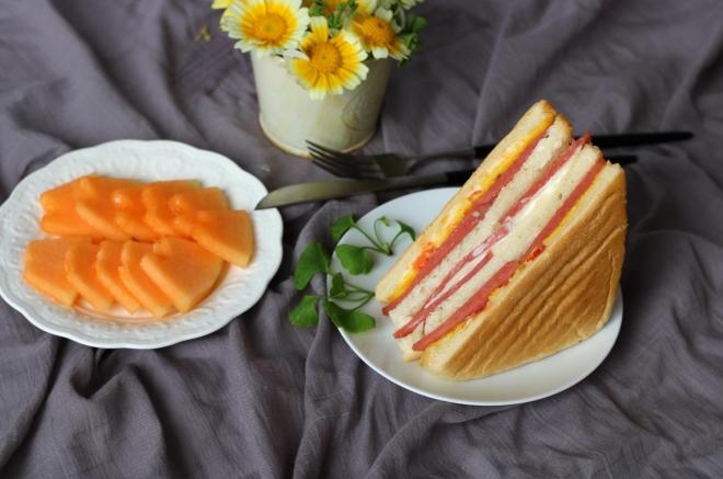 番茄鸡蛋三明治