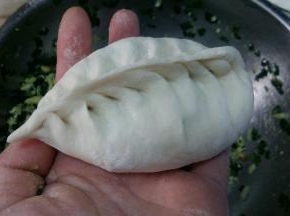 捏褶子，收口捏紧。