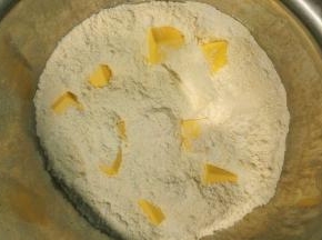 加入软化的黄油