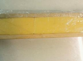 面团放到饼干模具中，整形，放冰箱冷冻半个小时