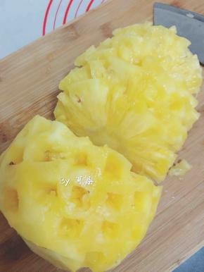 凤梨 切片 切丝 再切丁 不要用料理机打碎 会太干 没有水份 

