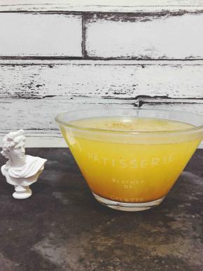 一大碗纯菠萝汁