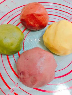 原味不要动 其他几个面皮把颜色揉匀