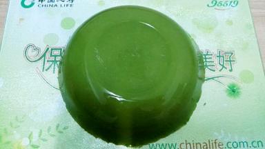 从容器中扣出。