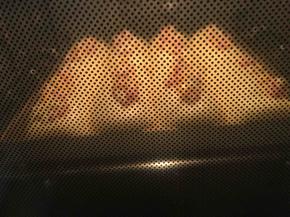 放入预热好180度的烤箱中下层，烘烤28分钟