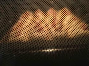 放入预热好180度的烤箱中下层，烘烤28分钟