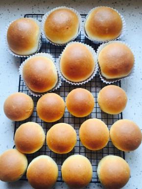 出炉转移到晾网晾凉