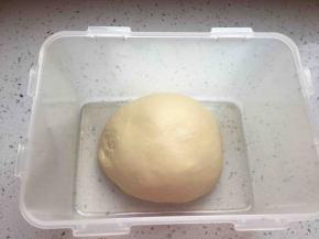 面团放在25到28度的环境中进行一发
