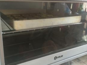 烤箱预热160度15分钟左右，上色满意即可