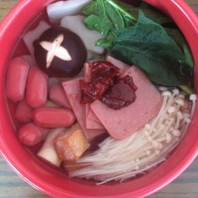 加两勺韩式辣酱，适量水，与蔬菜持平就好。