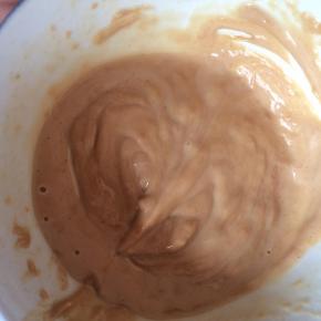 加入少许盐、水，搅拌均匀。喜欢辣的还可以加一些辣椒油。