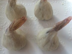 这是包好的虾球。