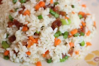 出锅前撒适量盐调味即可。