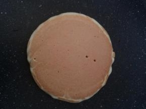 依次煎完所有的面糊。