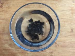 用冷用泡发，用时大概2小时，或者提前一晚泡发