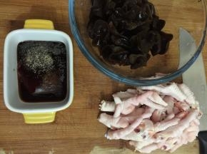 把调料都放还调料碗中