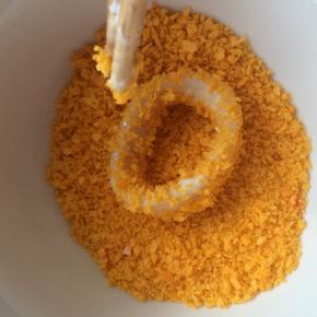 最后裹上面包糠。