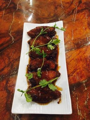 大火收汁，尝一下味道，不够可以再加盐或糖来调味。就可以出锅了