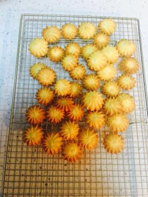 出炉后转移到晾网晾凉