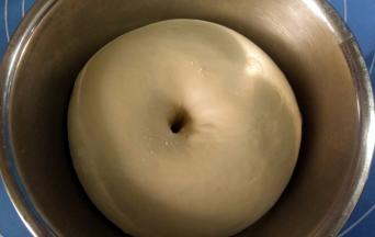 面团发酵至两倍大