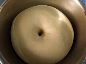 面团发酵至两倍大